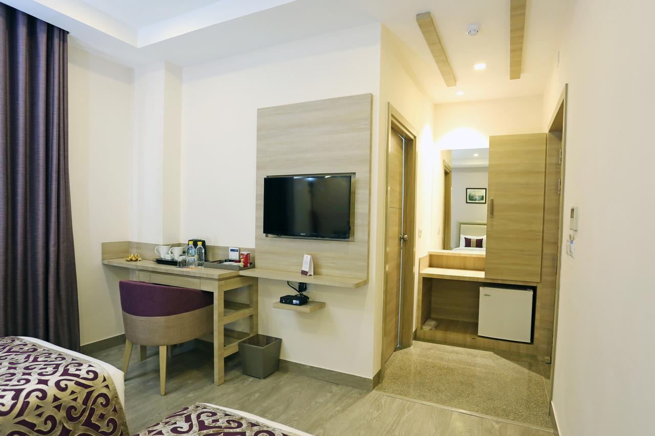 Hotel Parador Agra Agra  Exteriör bild